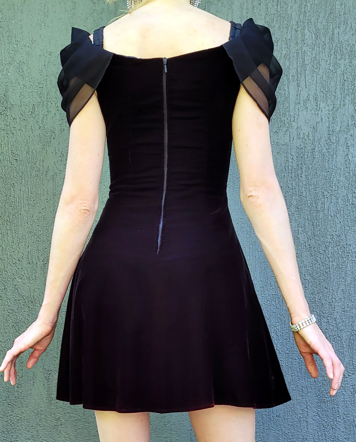 Truworths Velvet Cocktail Dress 6-8au - Image 4