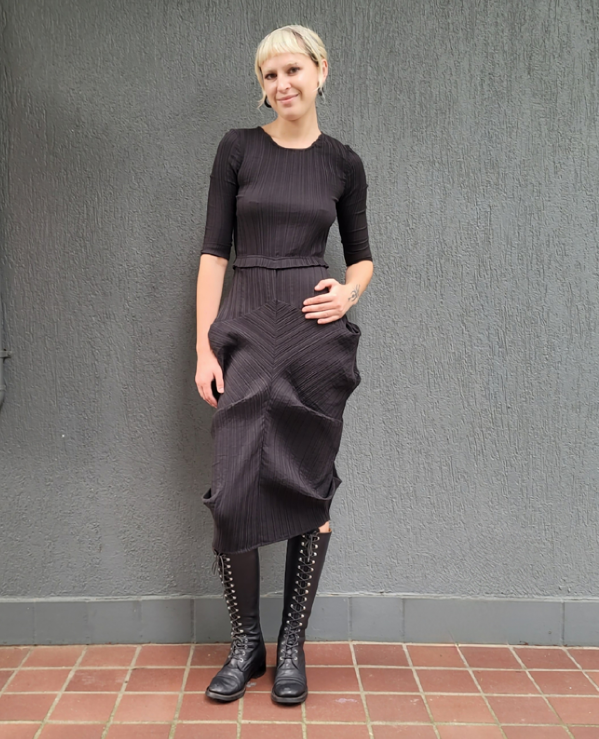 Gingersnap permanent pleated crazy silhouette dress XS